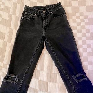High waisted jeans in washed black
